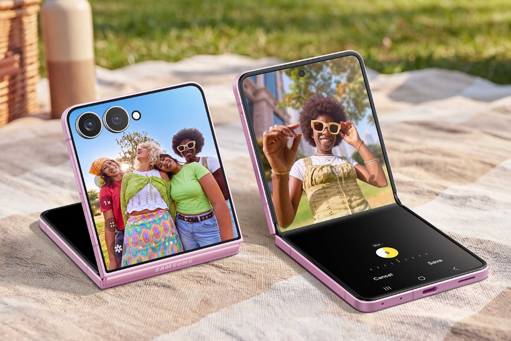 Samsung Galaxy Z Flip8 FlexWindow cover screen
