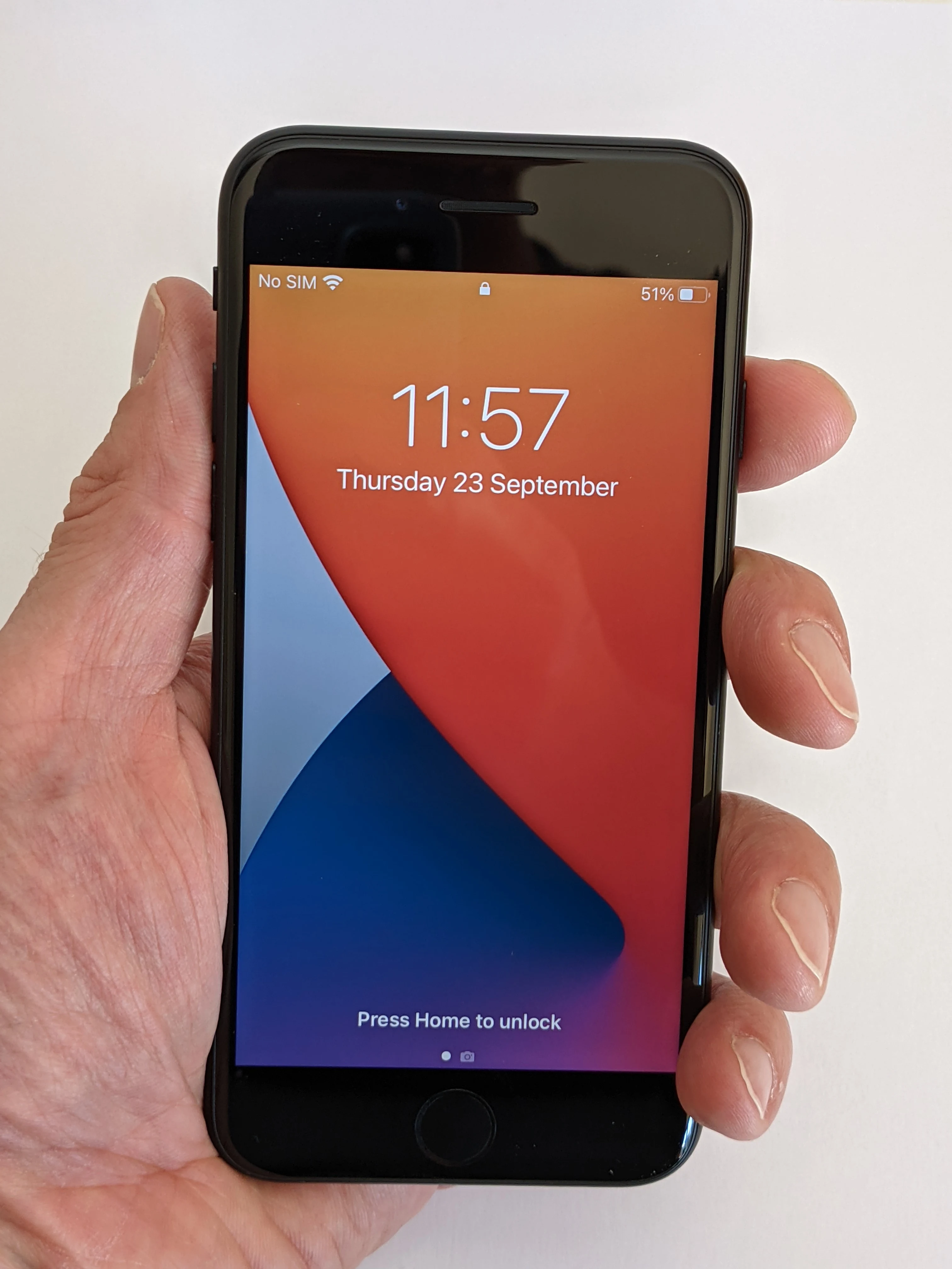 iPhone SE (2020) in the hand