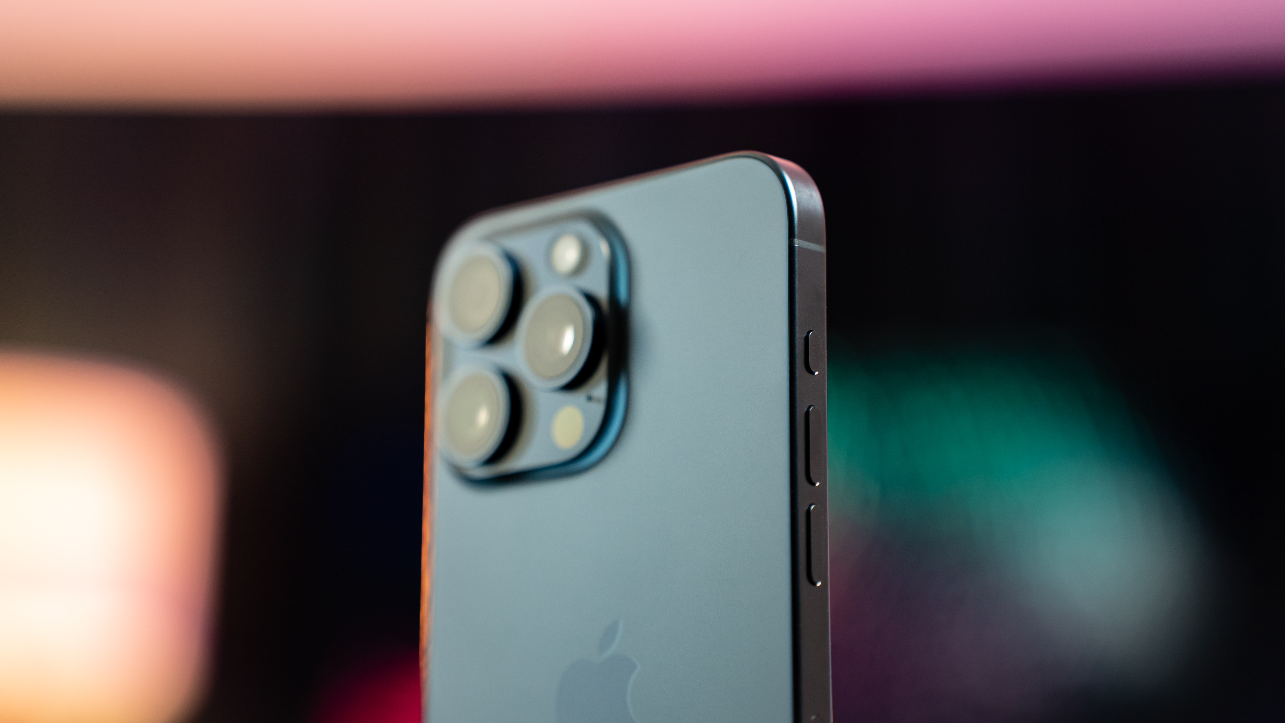 iPhone 15 Pro Max titanium build